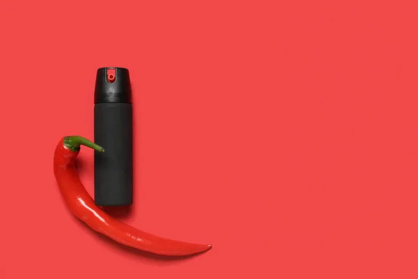 Spraya Med Chilipeppar Röd Bakgrund — Stockfoto