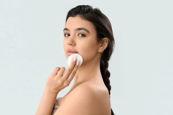 Young Woman Removing Makeup Cotton Pad Light Background Closeup — Stock Photo, Image