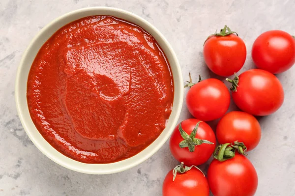Miska Smacznej Pasty Pomidorowej Białym Tle Grunge — Zdjęcie stockowe