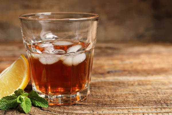 Egy Pohár Rum Háttér Közelkép — Stock Fotó