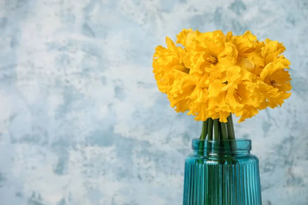 Vase Narcissus Flowers Grunge Background Closeup — Stock Photo, Image