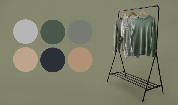 緑の背景にニットセーターとラック 異なる色パターン — ストック写真