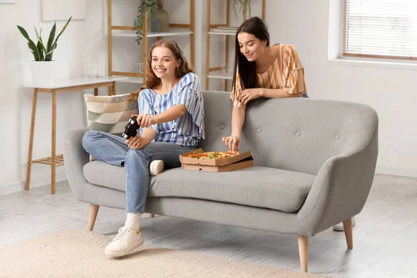 Young Women Tasty Pizza Playing Video Game Home — Stock Photo, Image