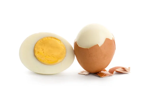 Beyaz Arka Planda Izole Edilmiş Lezzetli Haşlanmış Yumurtalar — Stok fotoğraf