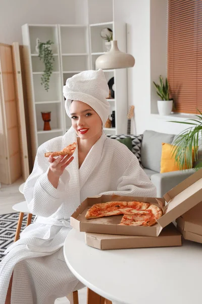 Young Woman Bathrobe Tasty Pizza Sitting Home — Fotografia de Stock