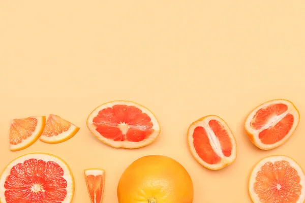 Composition Pieces Ripe Grapefruit Color Background — Stock Photo, Image