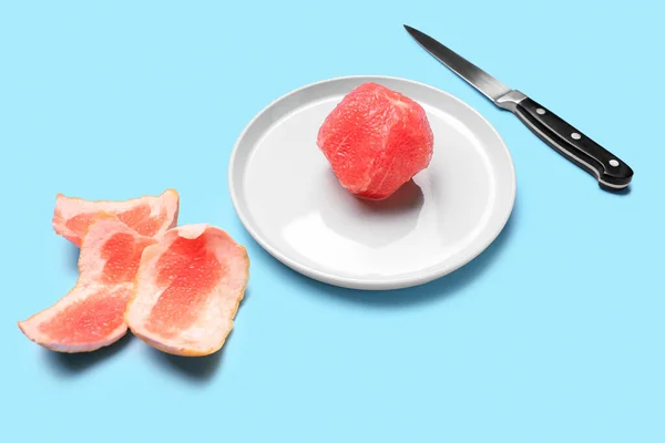 Plate Peeled Grapefruit Knife Color Background — Stock Photo, Image