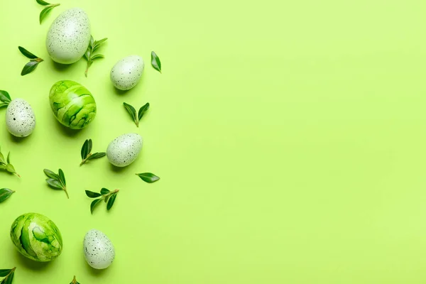 Easter Eggs Leaves Green Background — Stock Photo, Image