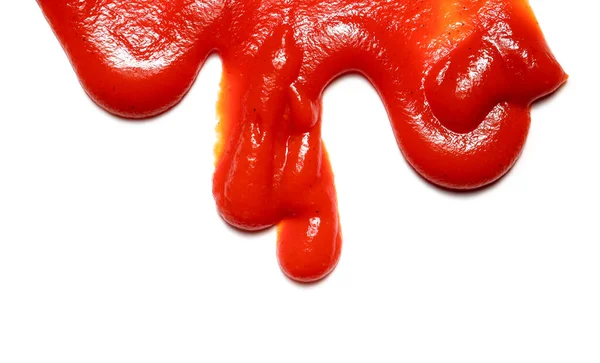 Verschüttete Leckere Ketchup Isoliert Auf Weißem Hintergrund Nahaufnahme — Stockfoto