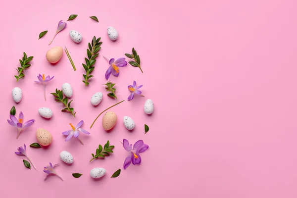 Creative Composition Easter Eggs Beautiful Crocus Flowers Plant Leaves Pink — Stock Photo, Image