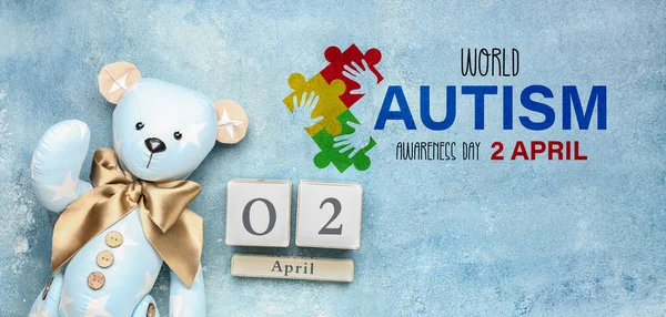 Календарь Игрушечный Медведь Синем Фоне Всемирный День Информированности Аутизме — стоковое фото
