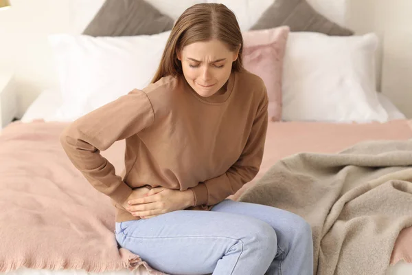 Young Woman Appendicitis Sitting Bed Home — Stock Photo, Image