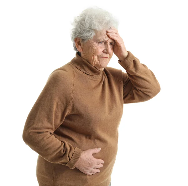 白地に虫垂炎を持つシニア女性 — ストック写真