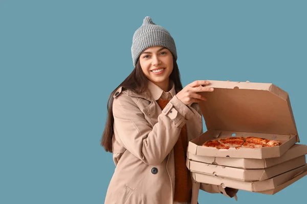Young Woman Hat Boxes Tasty Pizza Blue Background — Stock Photo, Image