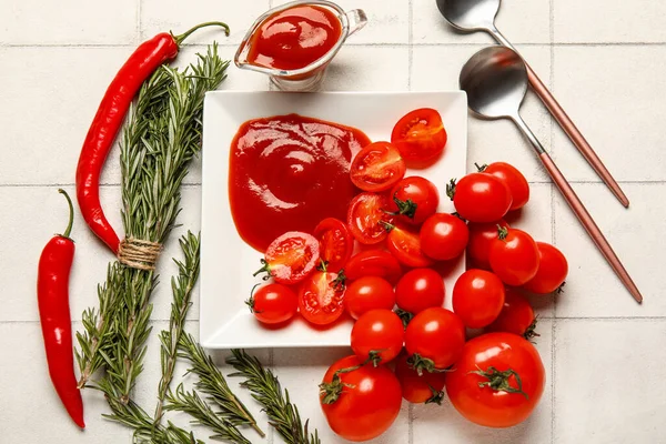Plate Tasty Ketchup Fresh Vegetables White Tile Background — Stock Photo, Image