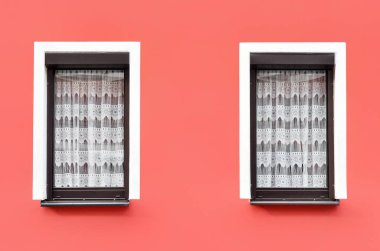 Pencereli konut binasının görüntüsü