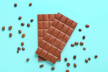 Lezzetli çikolata ve kahve çekirdekleri.