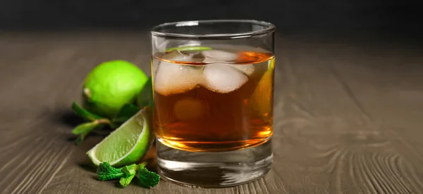 Glass Rum Ice Lime Wooden Table — Stock Photo, Image