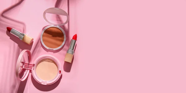 Conjunto Cosméticos Maquillaje Profesional Sobre Fondo Rosa Con Espacio Para — Foto de Stock