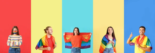 Renk Arkaplanında Lgbt Bayrakları Olan Bir Grup Insan — Stok fotoğraf