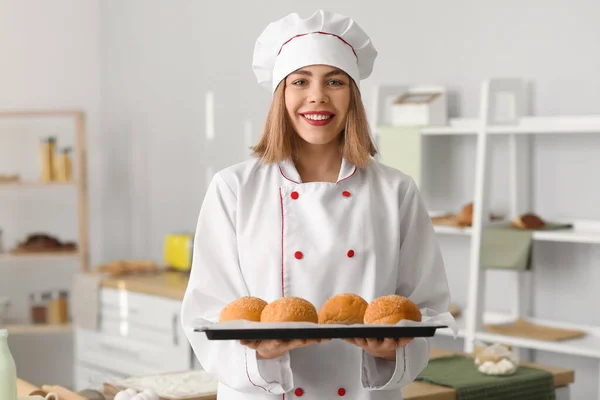 Female Baker Tray Tasty Buns Kitchen — Foto Stock