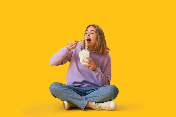 Young Woman Eating Chinese Noodles Yellow Background — Stock Photo, Image