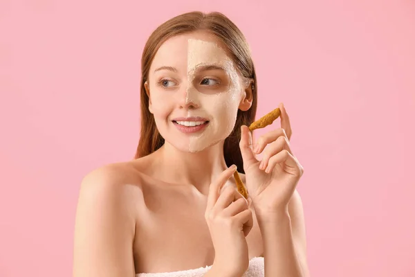 Young Woman Applied Turmeric Mask Roots Pink Background Closeup — Stock Photo, Image