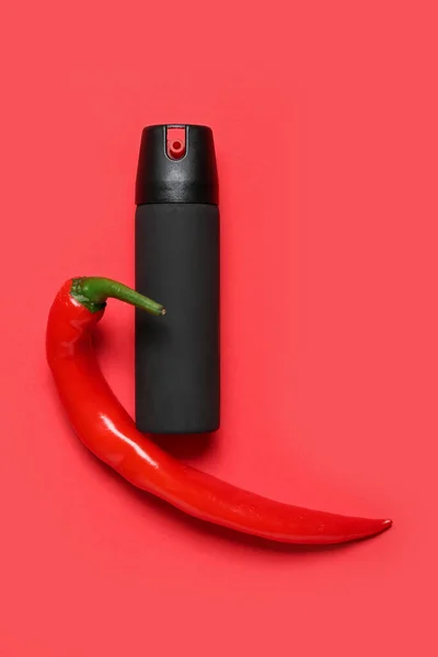 Spraya Med Chilipeppar Röd Bakgrund — Stockfoto