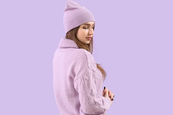 Pretty Young Woman Knitted Sweater Hat Lilac Background — Stock Fotó