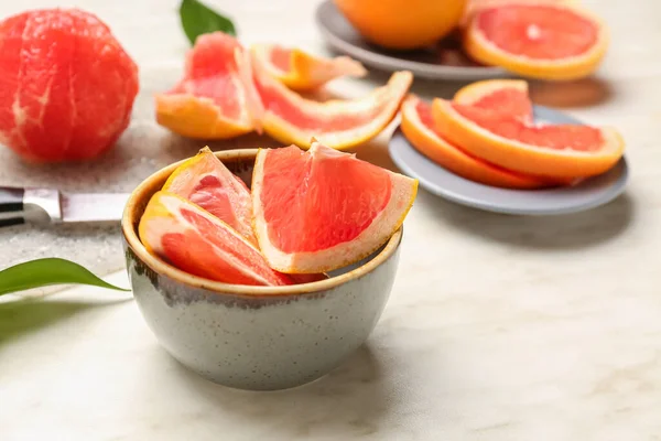 Bowl Pieces Juicy Grapefruit Light Table Closeup — Stock Photo, Image