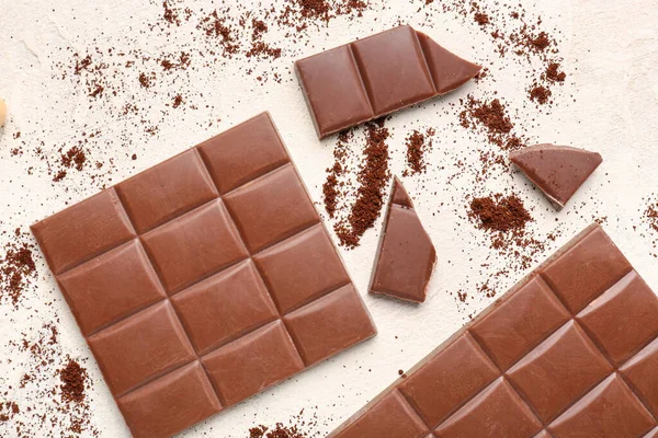 Leckere Schokolade Und Kaffeepulver Auf Hellem Hintergrund Nahaufnahme — Stockfoto