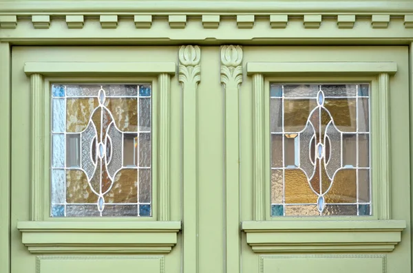 Grüne Holztür Mit Glasmalerei Der Stadt Nahaufnahme — Stockfoto