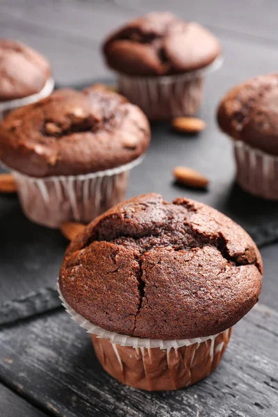 Board Tasty Chocolate Cupcakes Dark Wooden Background — Stock Photo, Image