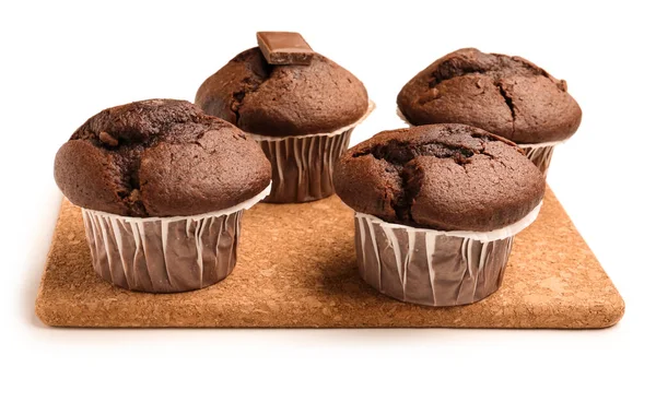 Bord Met Smakelijke Chocolade Cupcakes Geïsoleerd Witte Achtergrond — Stockfoto
