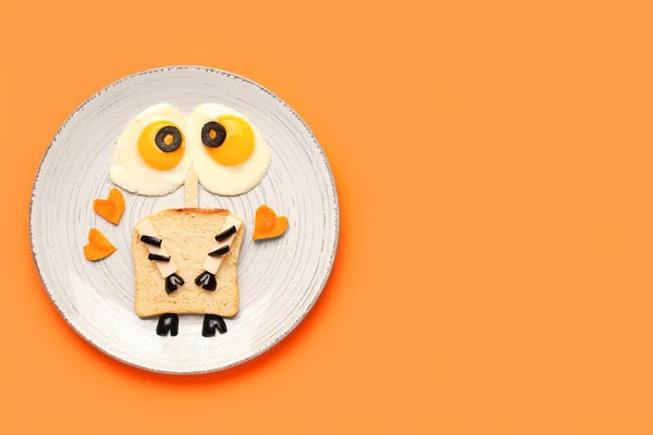 Placa Con Divertido Desayuno Infantil Sobre Fondo Naranja — Foto de Stock