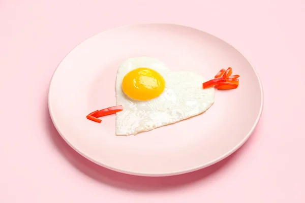 Тарелка Милым Детским Завтраком Розовом Фоне — стоковое фото