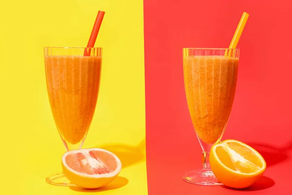 Glasögon Frisk Apelsin Och Grapefrukt Smoothie Färgglada Bakgrund — Stockfoto