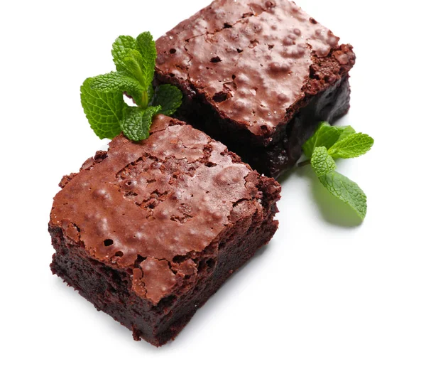 Trozos Sabroso Brownie Chocolate Aislado Sobre Fondo Blanco — Foto de Stock