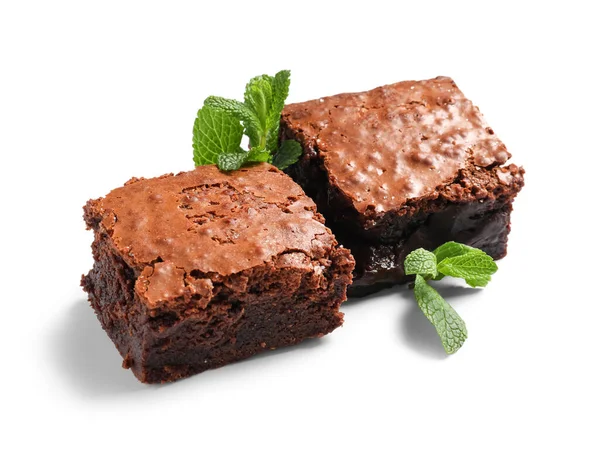 Trozos Sabroso Brownie Chocolate Aislado Sobre Fondo Blanco — Foto de Stock