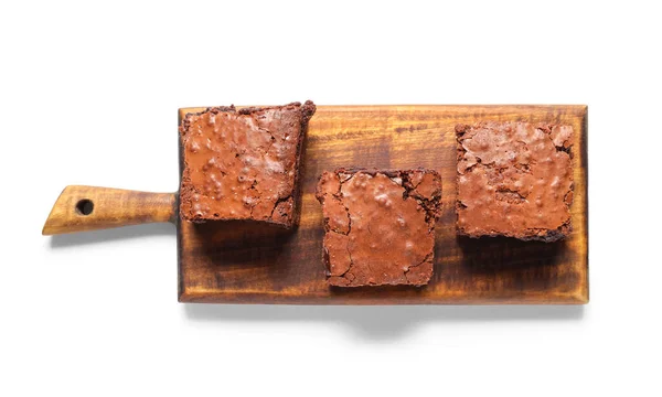 Tablero Madera Con Trozos Sabroso Brownie Chocolate Aislado Sobre Fondo — Foto de Stock