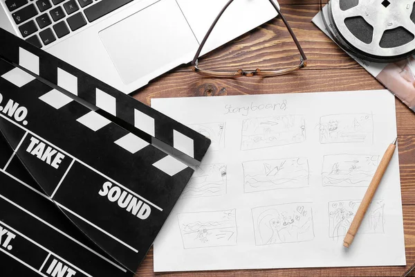 Storyboard Met Filmklepper Laptop Filmrol Houten Achtergrond — Stockfoto
