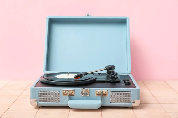 Record Player Vinyl Disk Table Pink Wall — Stock Photo, Image