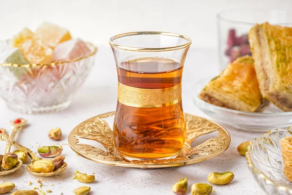 Склянка Чаю Турецької Насолоди Білому Тлі — стокове фото