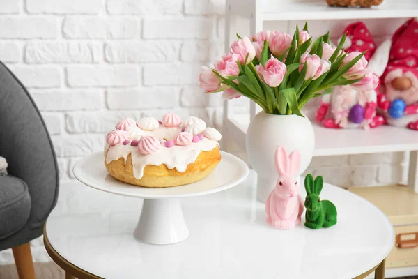 Vase Tulips Easter Cake Toy Rabbits Table Living Room — Stock Photo, Image