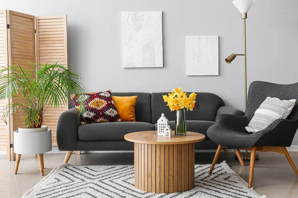 Interior Ruang Tamu Modern Dengan Sofa Nyaman Kursi Dan Meja — Stok Foto