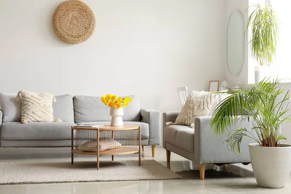 Interior Modern Living Room Cozy Sofas Flower Vase Coffee Table — Stock Photo, Image