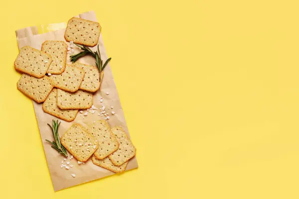 Parchment Tasty Crackers Rosemary Salt Yellow Background — Stock Photo, Image