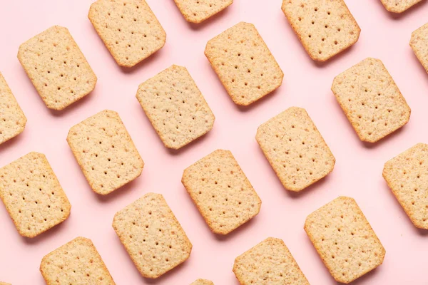 Many Tasty Crackers Pink Background — Stock Photo, Image