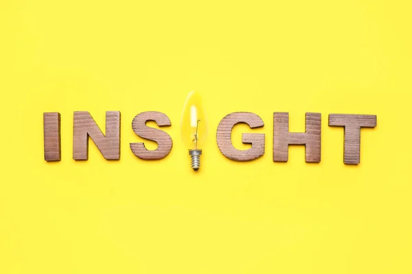 Woord Insight Met Gloeilamp Gele Achtergrond — Stockfoto