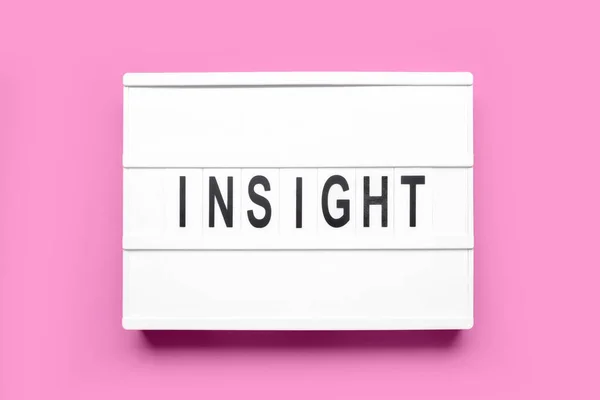 Deska Słowem Insight Różowym Tle — Zdjęcie stockowe